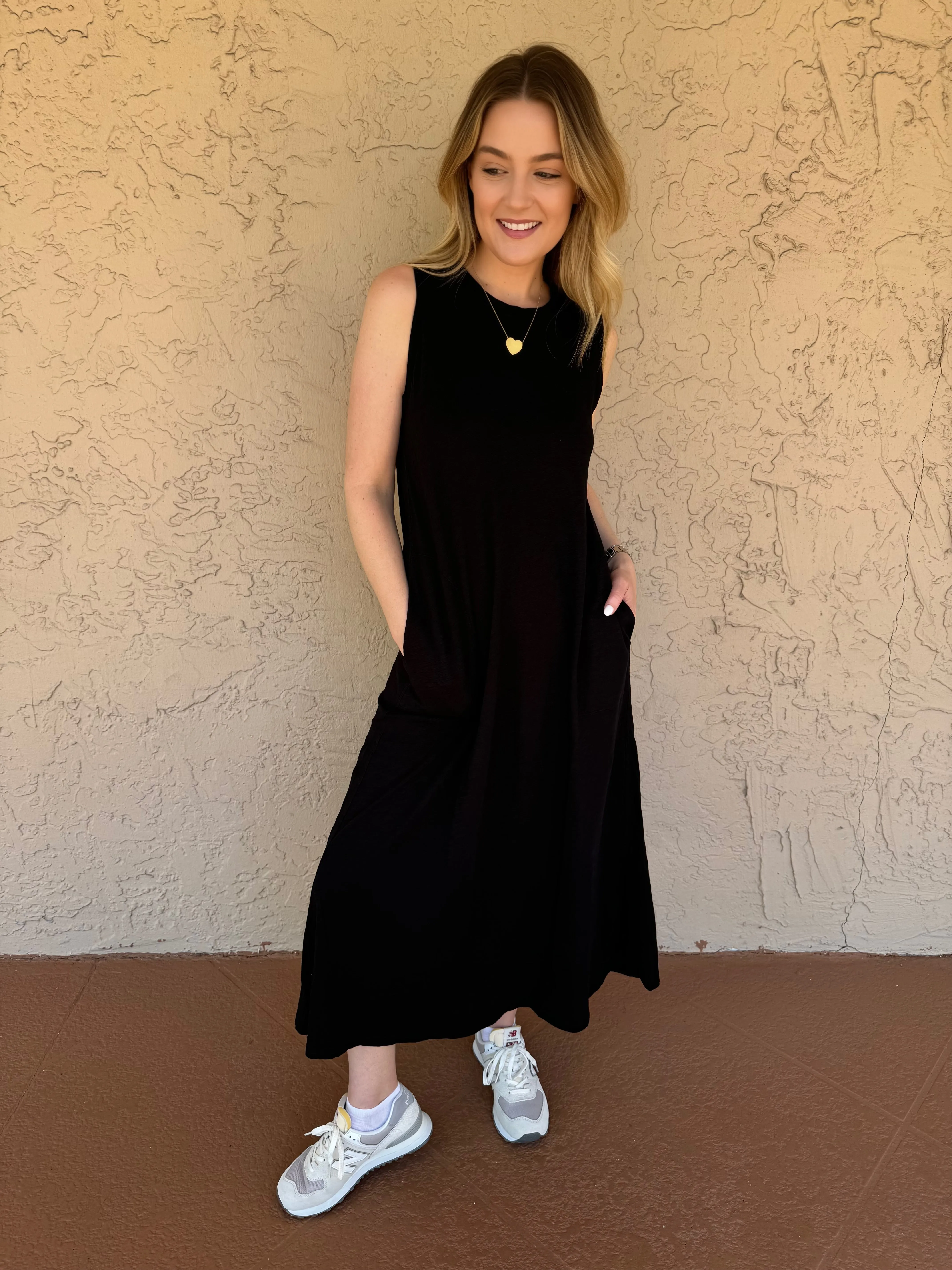 Sleeveless Maxi Dress With Pockets - Black