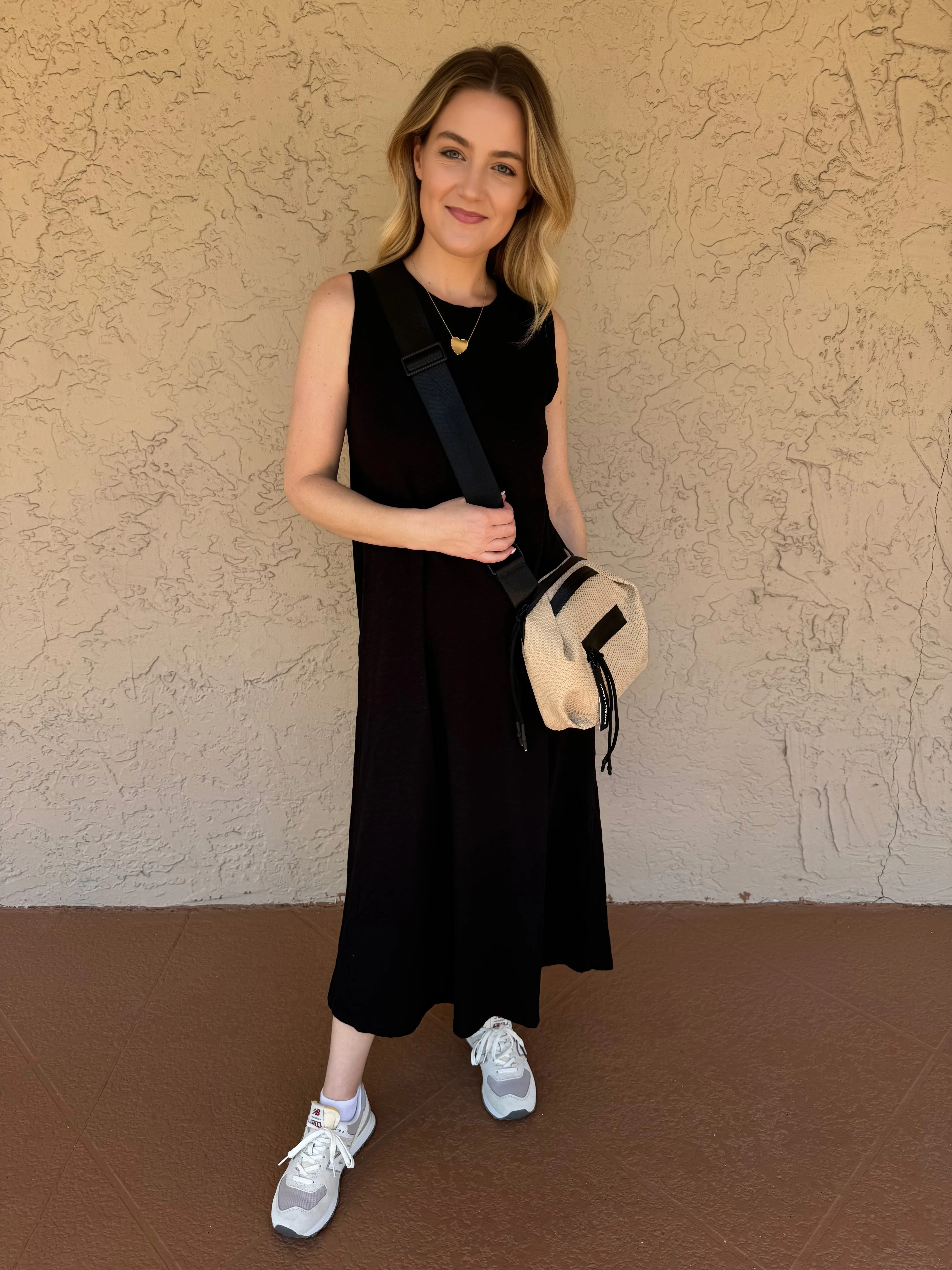 Sleeveless Maxi Dress With Pockets - Black